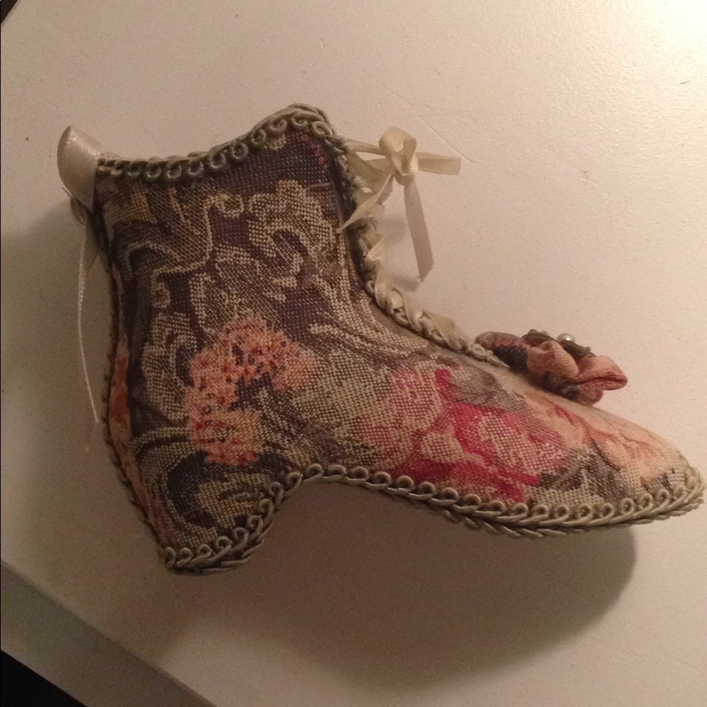 Trinket Shoe - Picture 3 of 4
